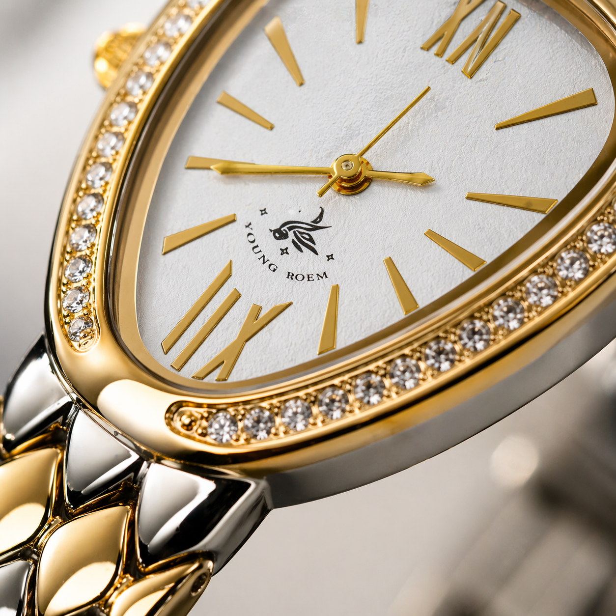 Serpent Shine Roman Diamond Watch